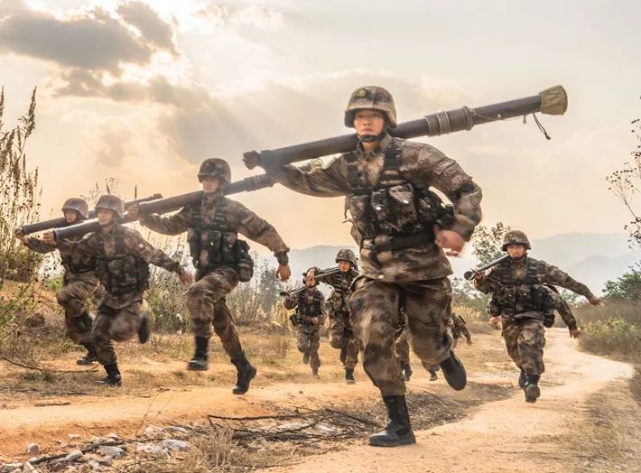 南部战区陆军某旅树立实战导向打造作战尖兵