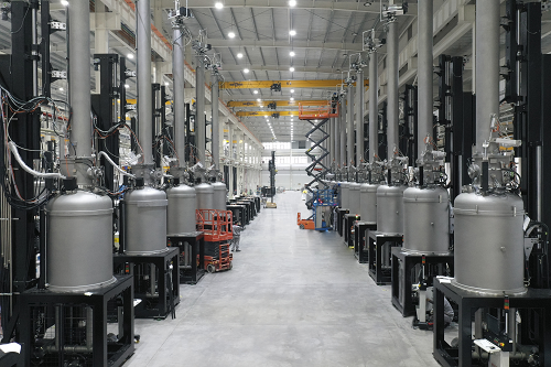 图:单晶硅生长炉装配车间 (来源:昌盛机电官网)