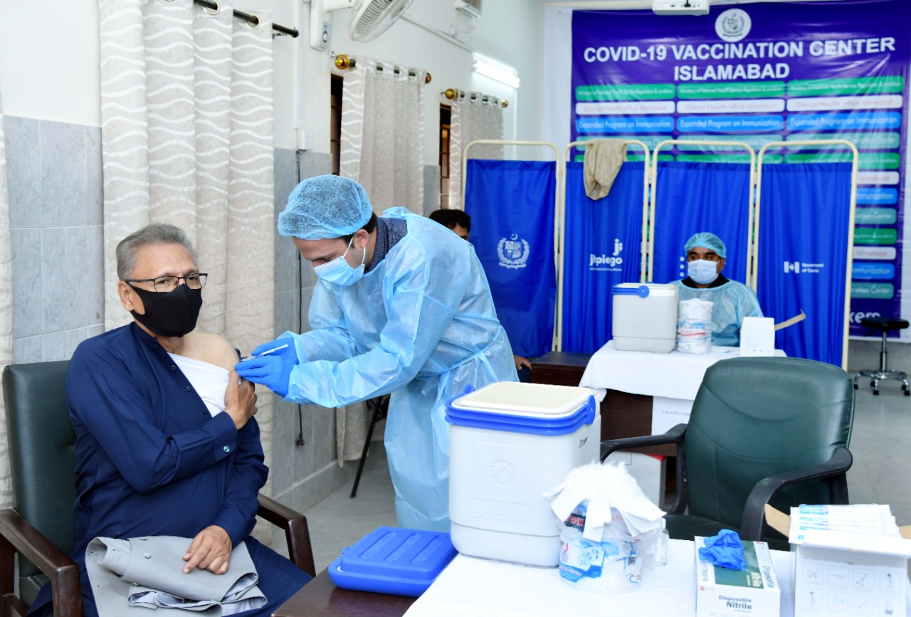 巴基斯坦总统阿尔维接种新冠疫苗