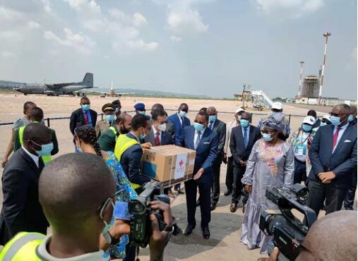 赤道上的非洲朋友国药集团新冠疫苗来了