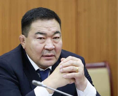 蒙古国国家大呼拉尔委员接种中国新冠疫苗