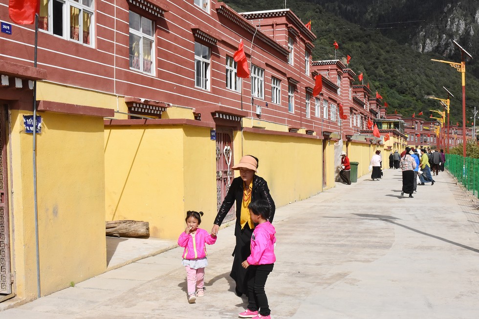 江达县同普乡东风援藏易地扶贫搬迁安置点 王欣然/摄