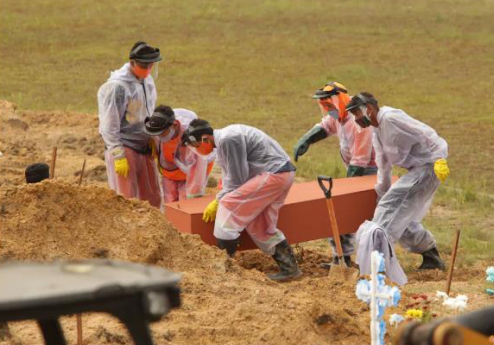 巴西新冠肺炎死亡病例激增 多地采取更严格防控措施