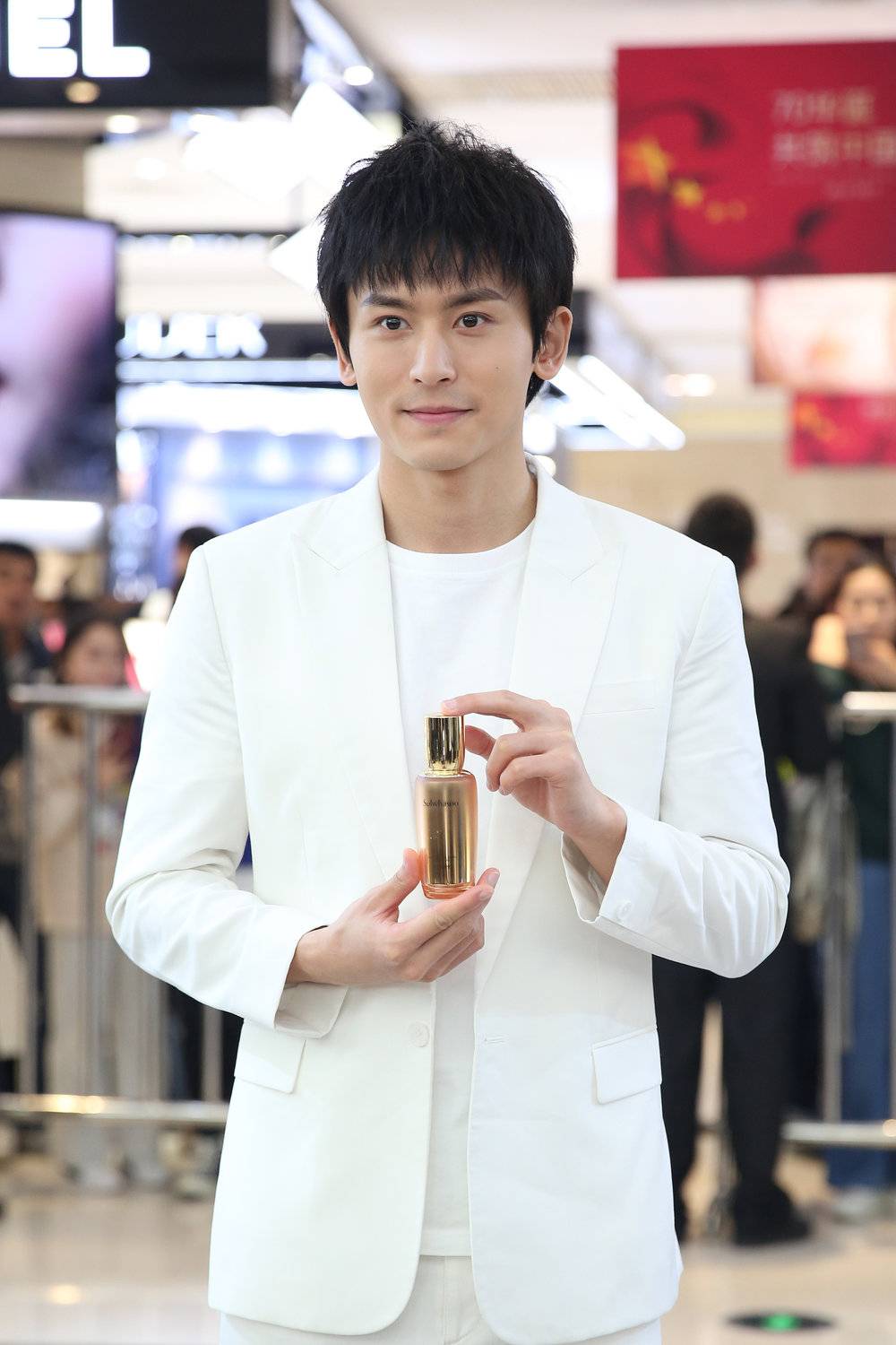 张哲瀚/图片来源:视觉中国