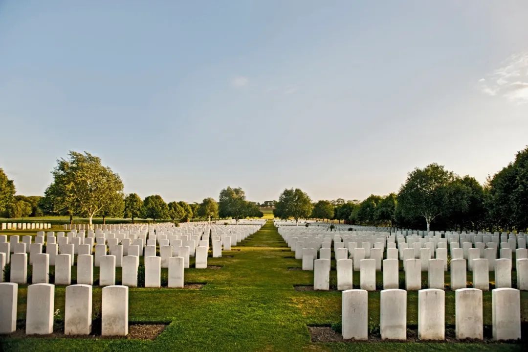 “彩礼贷”后又现“墓地贷”？央视：警惕以关爱之名行牟利之实