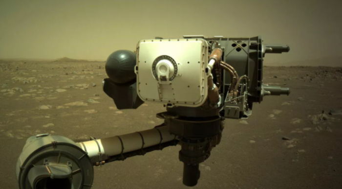 NASA“毅力号”探测器在火星上捕捉到旋转“尘魔”