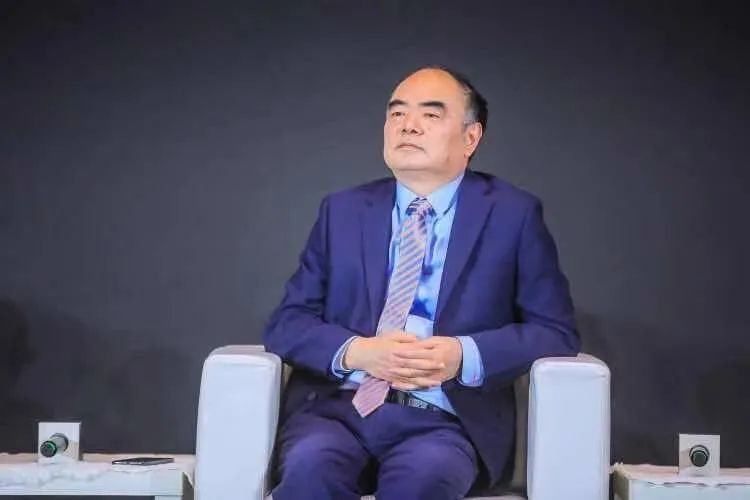 (上图为阳光电源董事长曹仁贤)