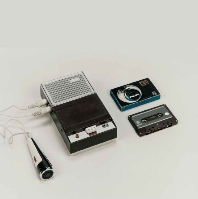  世界第一台小型盒式录音机&磁带