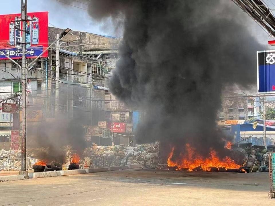 缅甸仰光阿隆区等多地示威者与军警爆发激烈冲突