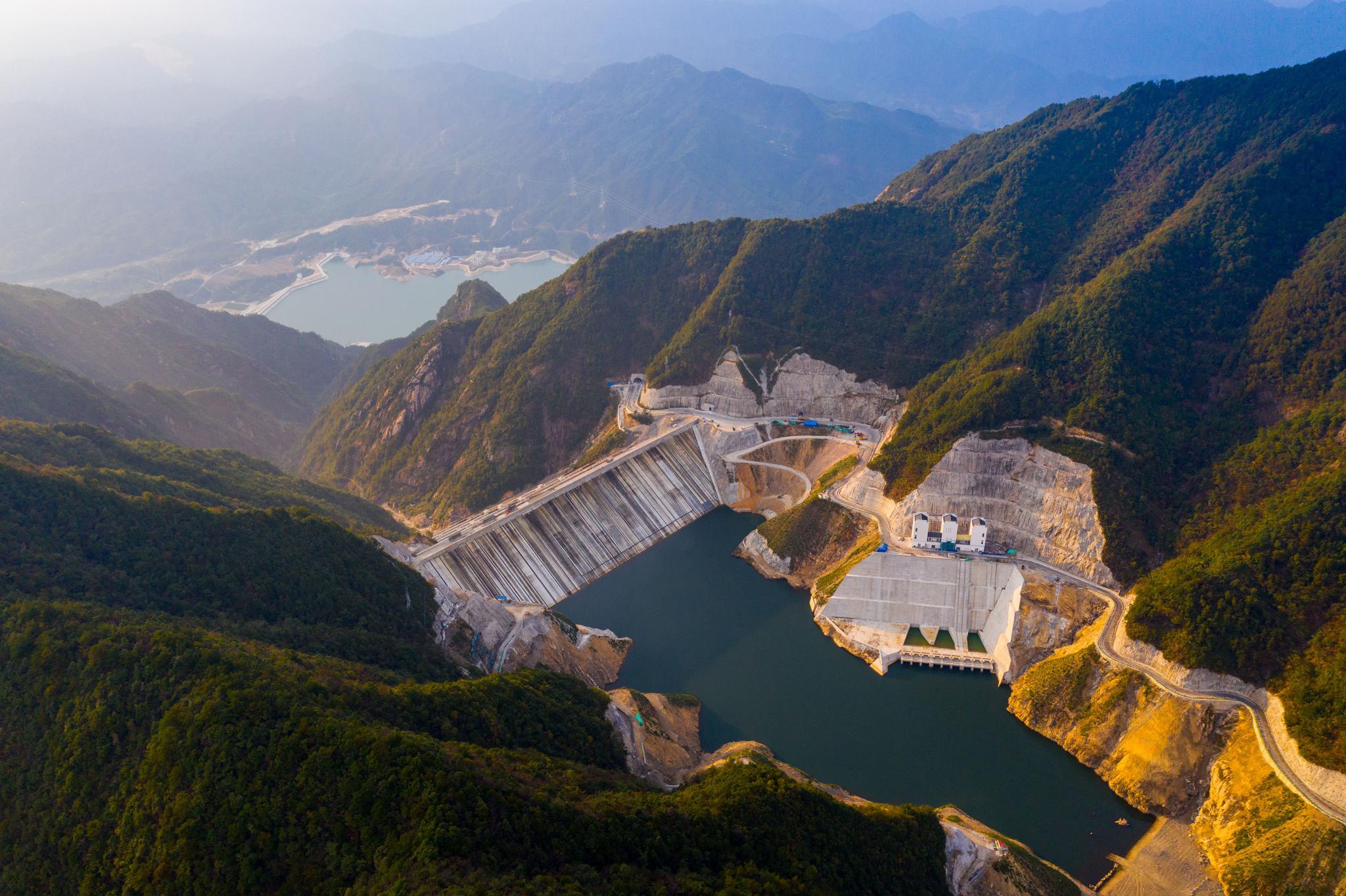 高空俯瞰安徽绩溪抽水蓄能电站.王文 摄