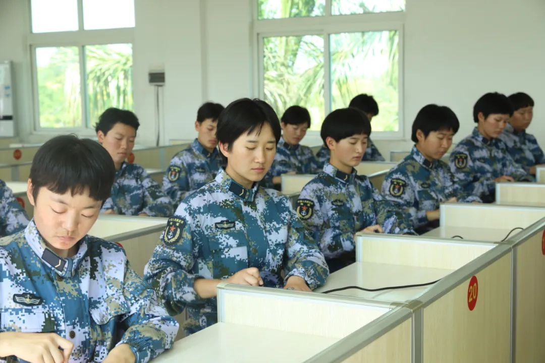 所以每名报务员必须做到磐石般沉稳一次次成绩的提高都是背后汗与泪