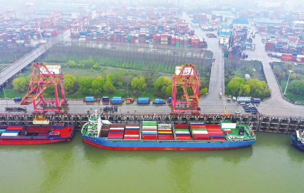 长江内河最大集装箱船首航
