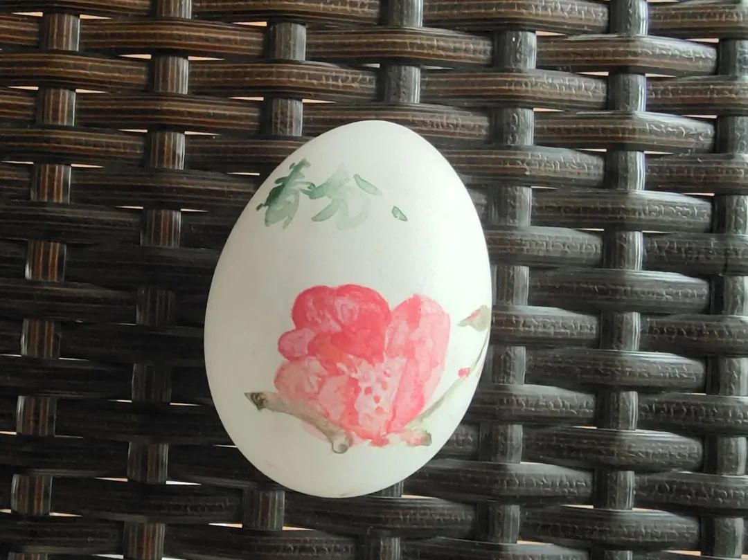 蛋壳也精彩颜料,画笔,认真的模样4,画笔画上自己喜欢的图案就可以啦3