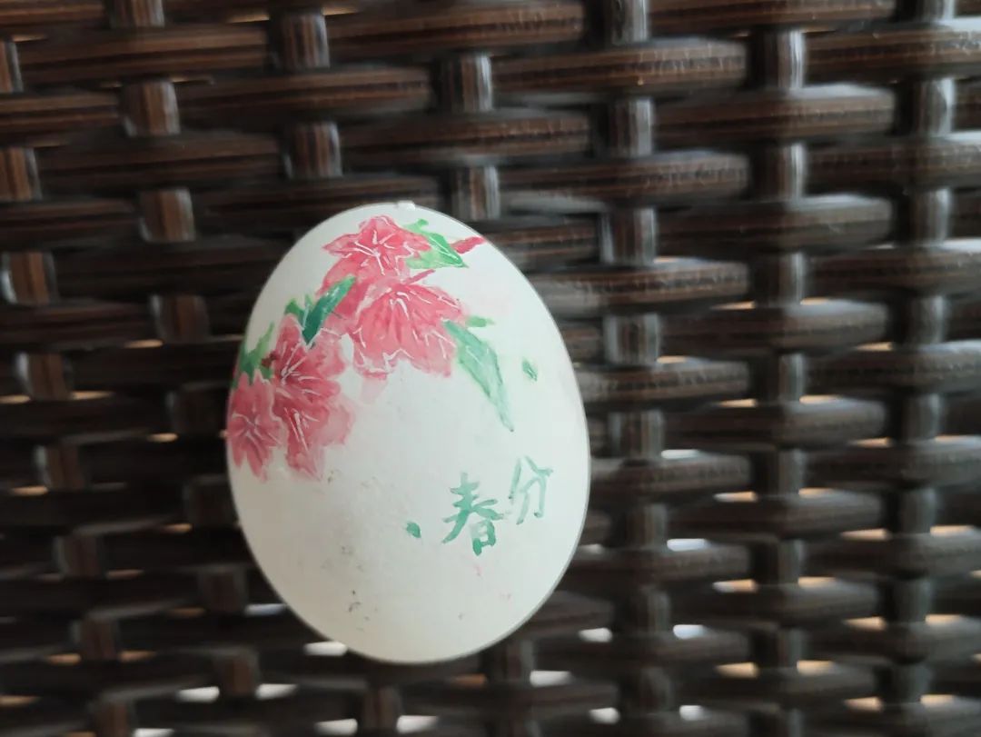 蛋壳也精彩颜料,画笔,认真的模样4,画笔画上自己喜欢的图案就可以啦3