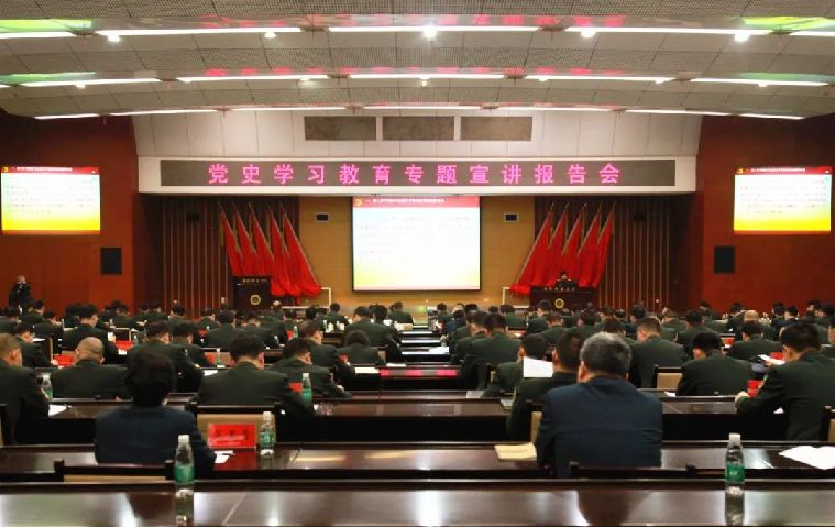 副校长凌仕明参加接见并出席宣讲报告会.