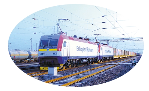 图为满载进口集装箱的亚吉铁路货运列车.(企业供图)