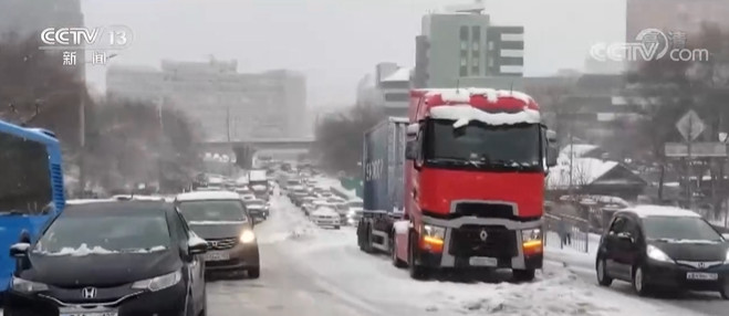 俄罗斯远东地区遭遇暴风雪袭击