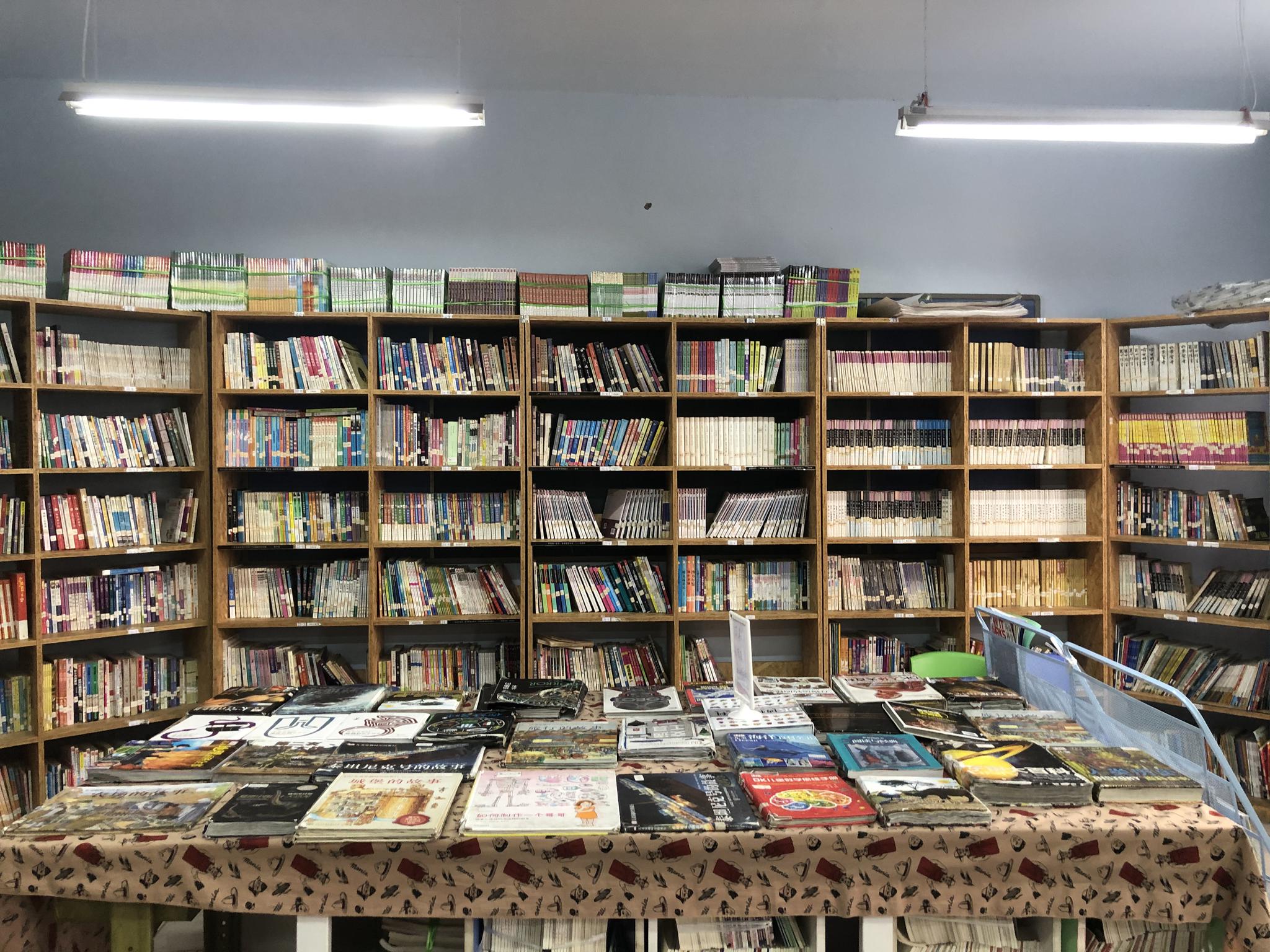 博文实验学校的图书馆. 张凌云摄