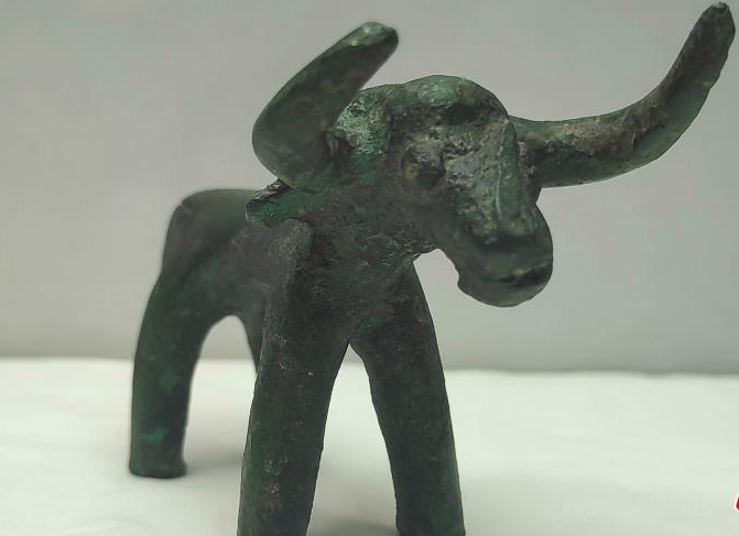 宙斯神庙附近发现2500年前铜牛神像