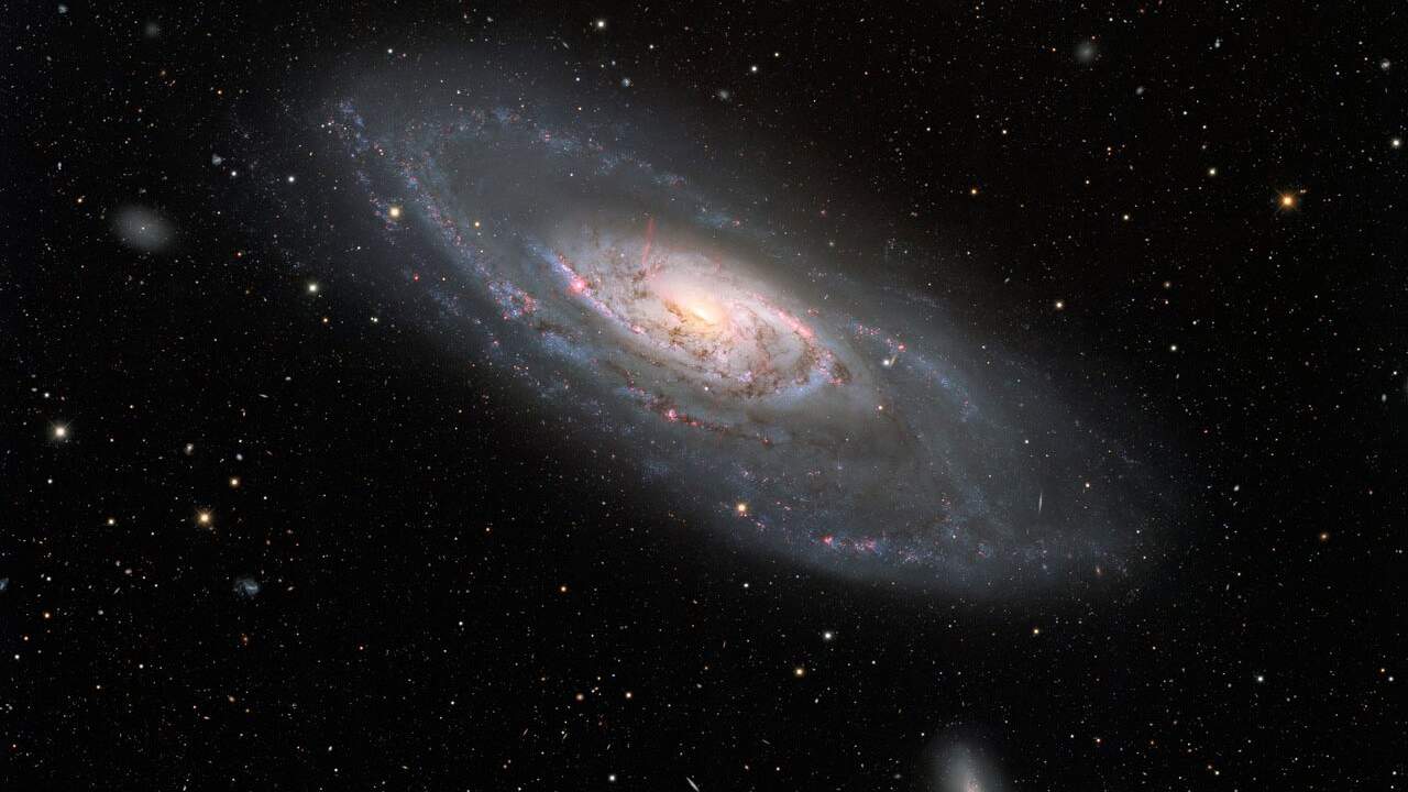 用Nicholas U. Mayall望远镜拍摄到的Messier 106的绚丽图像