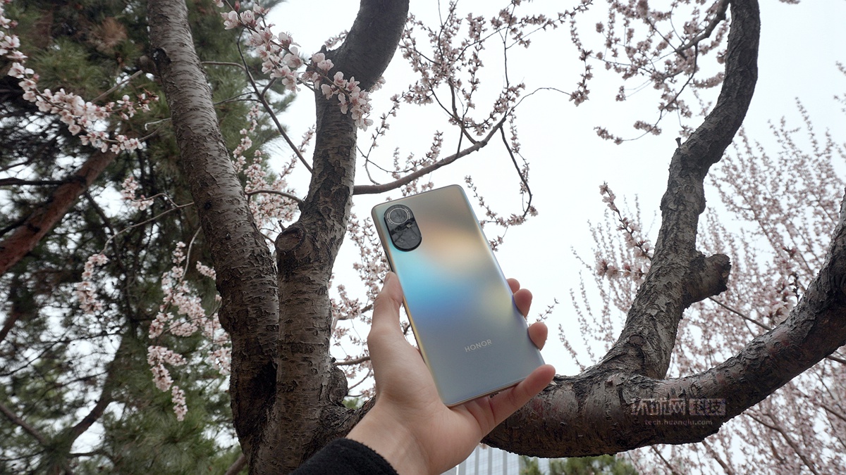 荣耀v40轻奢版太空银配色开箱极具空间感的幻变光影