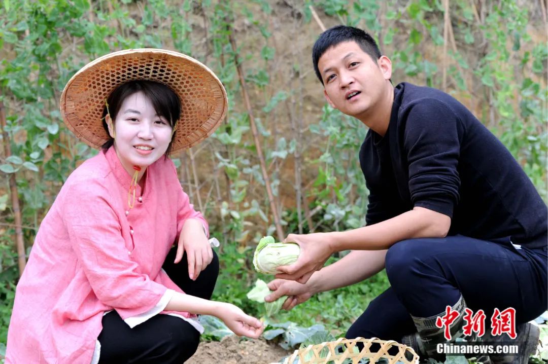 回乡种地立志当农民90后学霸夫妻的深山逐梦路