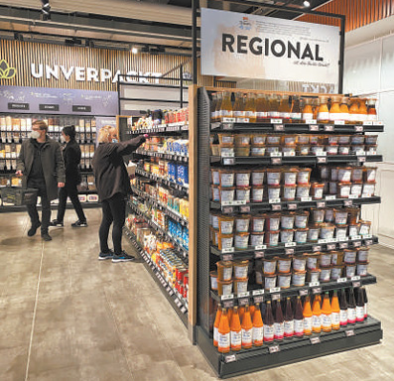 柏林一家超市里的有机农产品合作社专柜.记者 李强摄