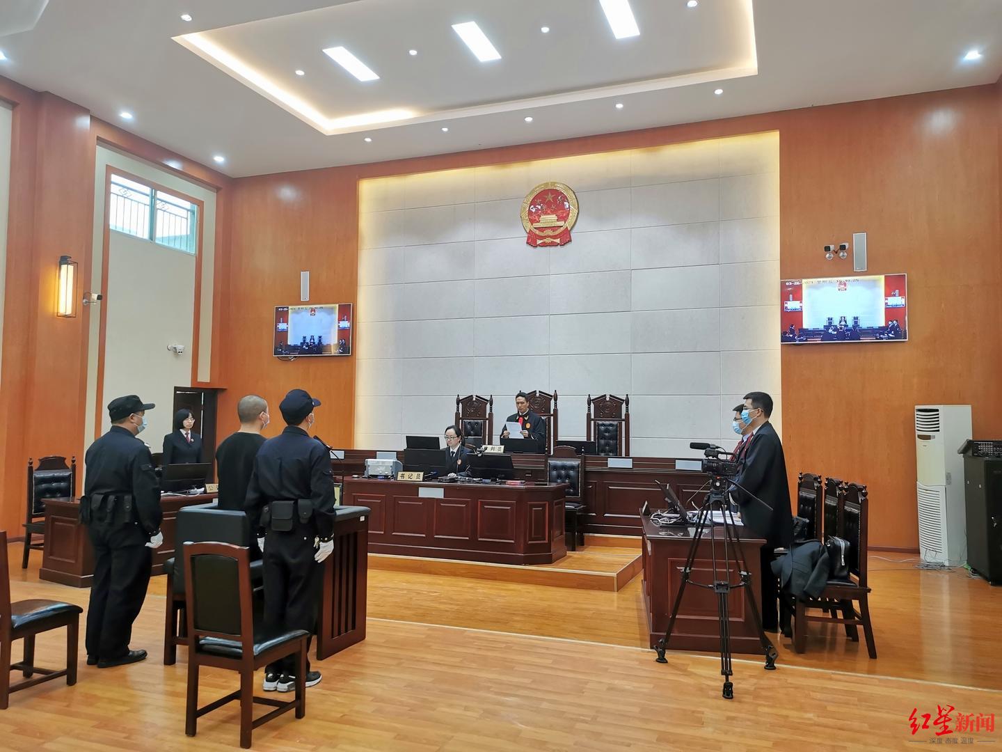 庭审现场.
