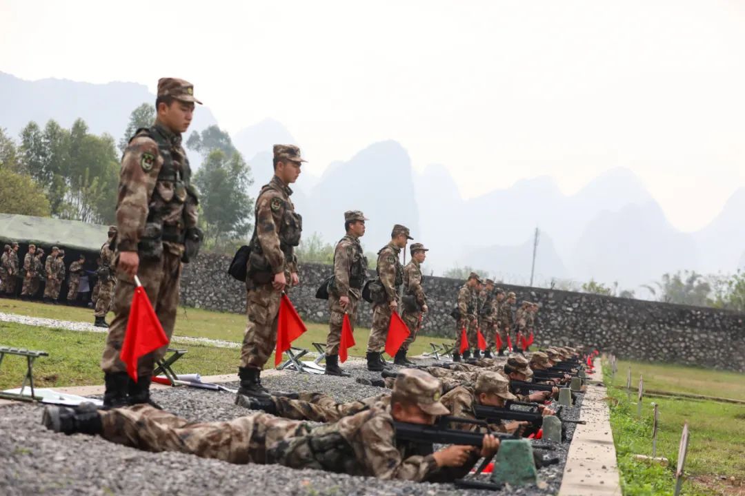 烎这个旅实弹射击火力十足