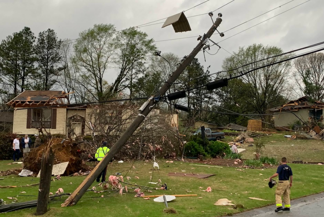 美国遭遇多起龙卷风袭击已致5死一家三口家中遇难