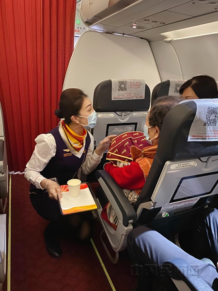 北部湾航空乘务长王烁:梦想不止 奋斗不息|乘务员_新浪财经_新浪网