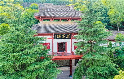 四海争仰万卷楼