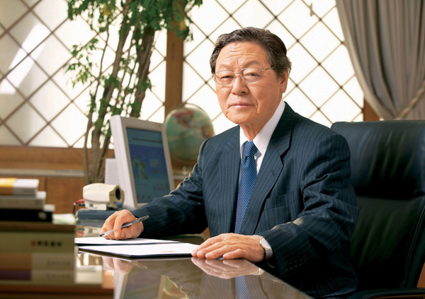 韩国农心集团创始人辛春浩去世 享年92岁