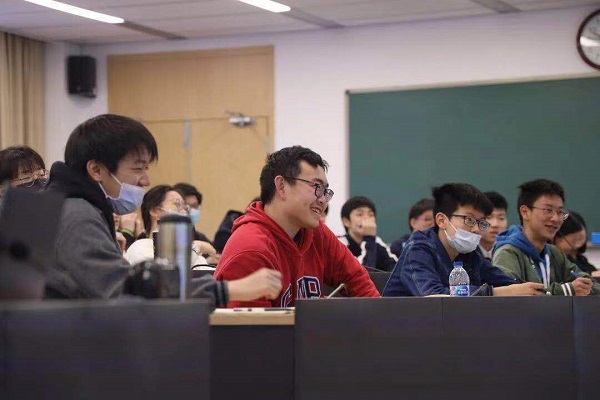 图说:“周末学堂”开课 受访者供图(下同)