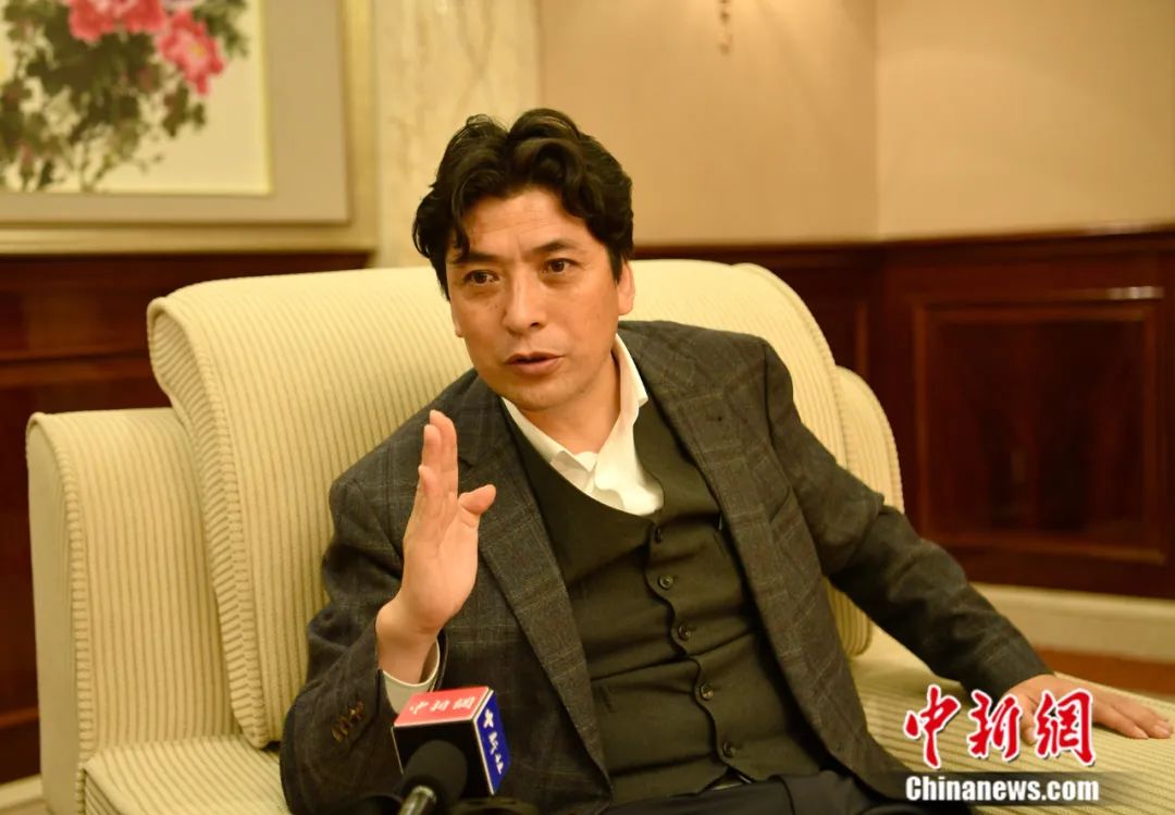 四川甘孜州高颜值文旅局局长为了家乡我愿意成为网红