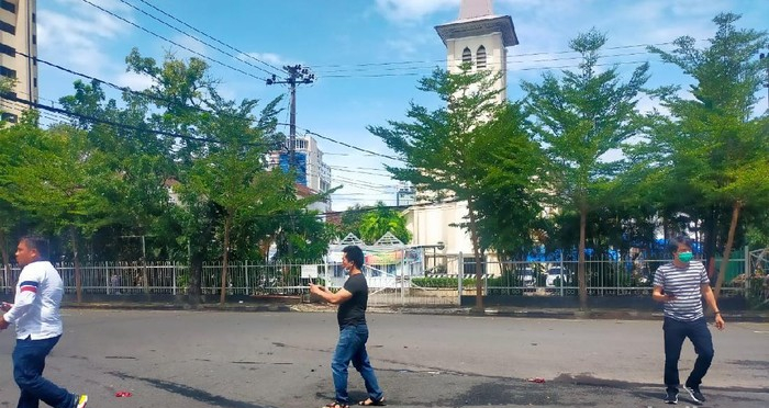 印尼望加锡市一座教堂前发生爆炸