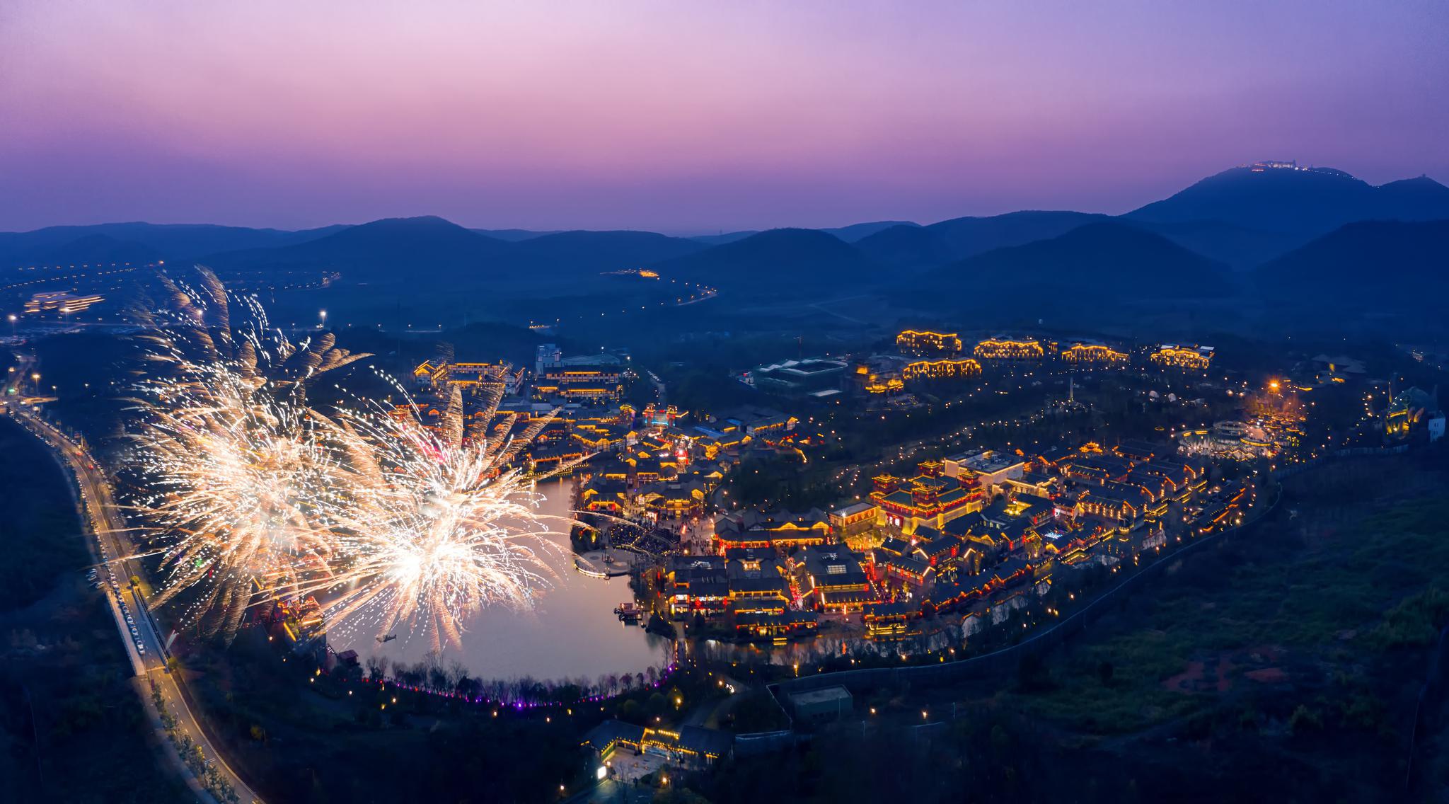 仙镇穿越季来了东方盐湖城五周年庆开启国风沉浸创新体验
