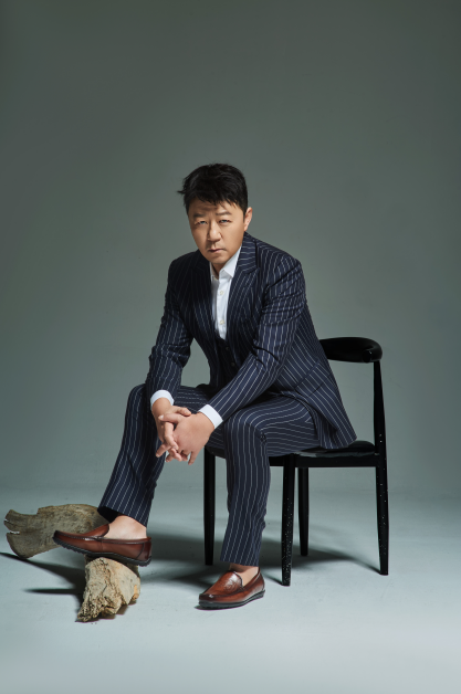 郭涛时尚大片曝光 西服搭配绅士感十足