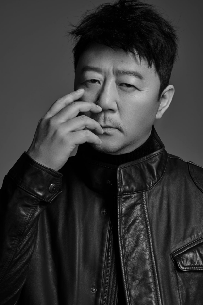 郭涛时尚大片曝光 西服搭配绅士感十足