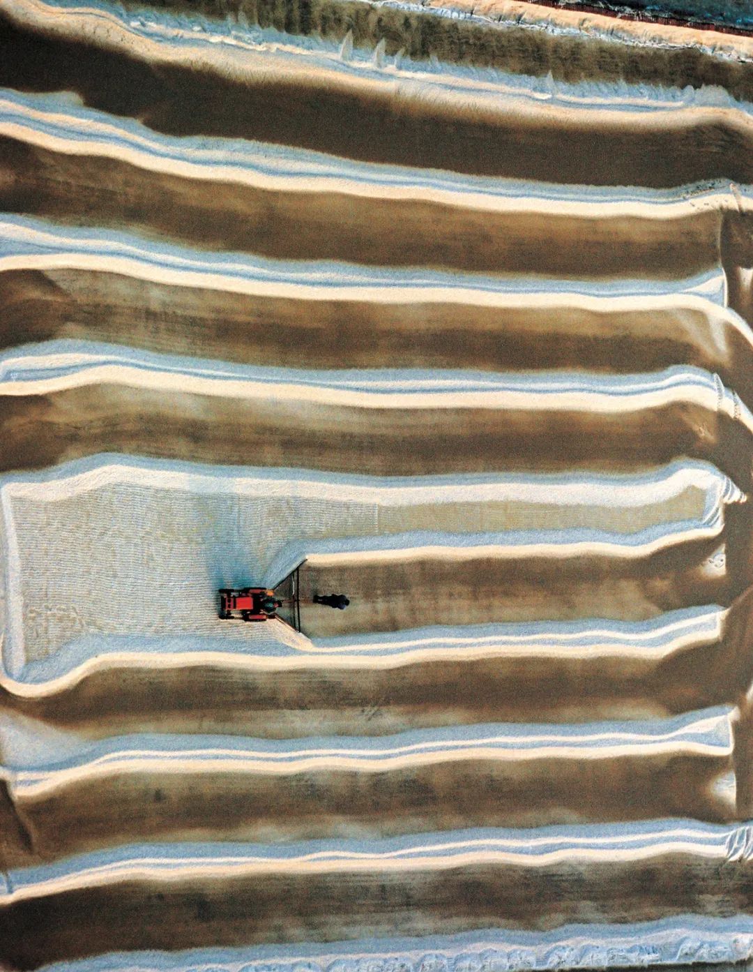 航拍下的渤海莱州湾盐田.摄影/侯贺良