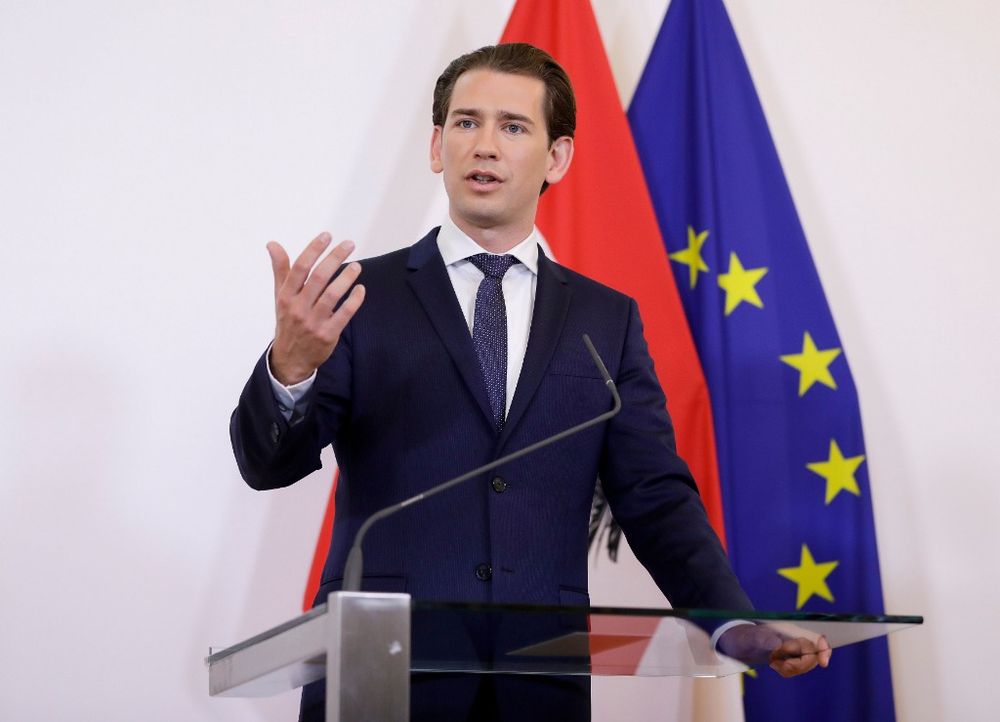2020年7月21日，奥地利总理库尔茨在维也纳举行的记者会上讲话。（新华社发，奥地利总理府供图）