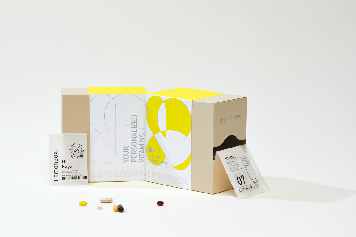 LemonBox的定制化个人每日营养补充包，每一袋包装上印有用户的名字