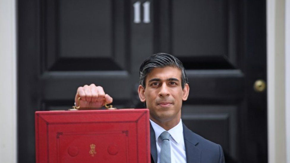 英国公布2021年度财政预算  赤字与负债水平为50年来最高点
