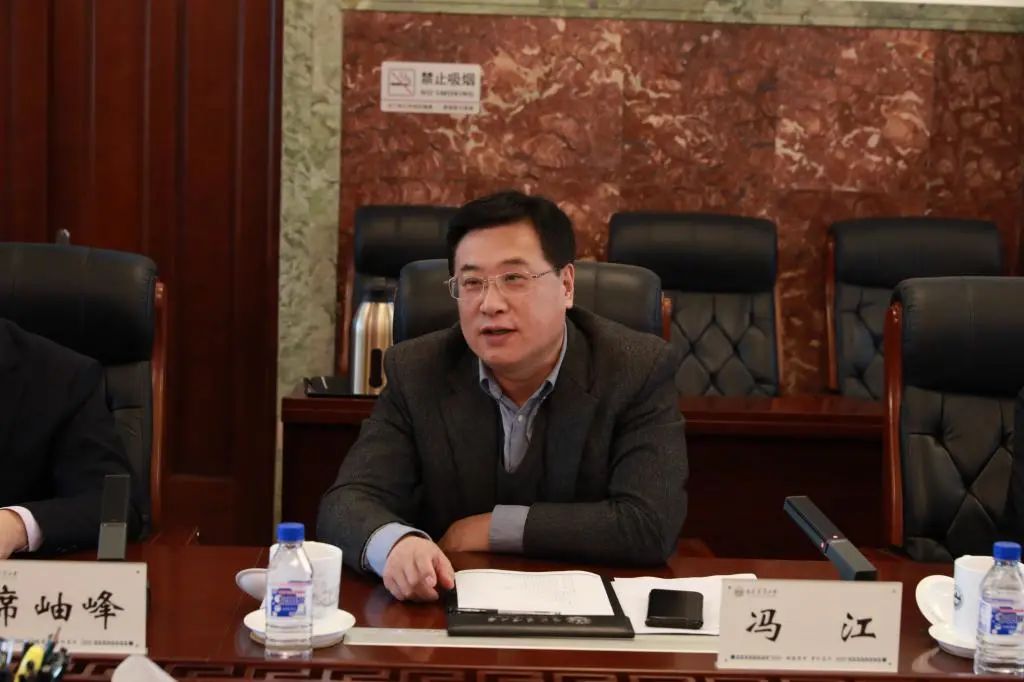 长春市委常委净月高新区党工委书记王长久一行到吉林农业大学调研