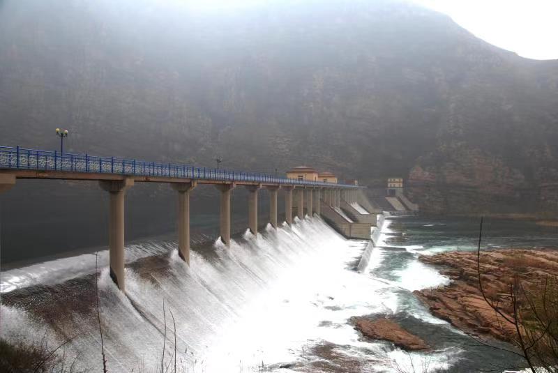 河北省桃林口水库提闸向唐山滦下灌区放水,届时,灌区内几十万亩棚田