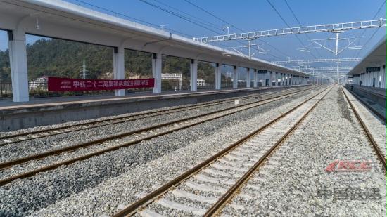 中铁二十二局集团承建临海南站站场(侯钦佩 摄)