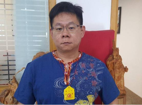 报道称,台南安平户政事务所主任黄茂昆解释说,依《姓名条例》,台湾人