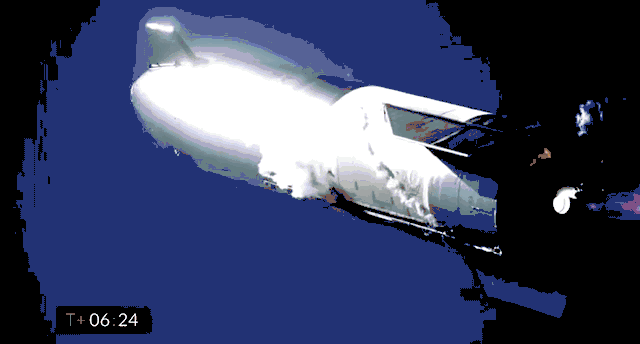 看着小九在身边炸成碎片，小十表示，当时害怕极了……