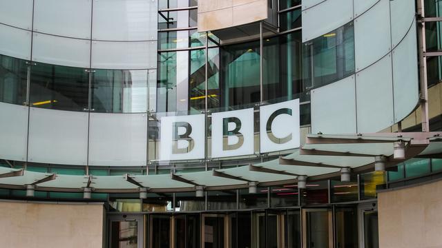 面对BBC不断泼来的脏水，中国专家在节目上怒斥对方，近乎咆哮！