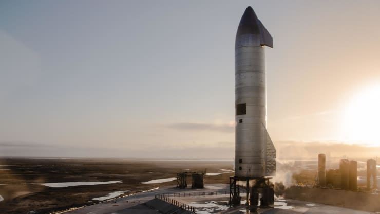 △SN10原型火箭在位于得克萨斯州博卡奇卡公司的发射台上（图片来源：SpaceX）